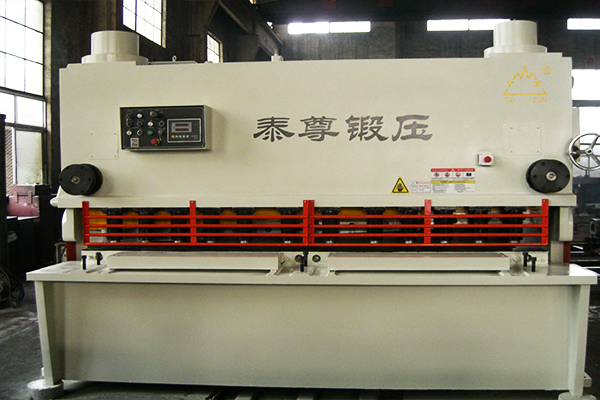 QC11X(K)-16×2500系列液压（数控）闸式剪板机-冰灰色